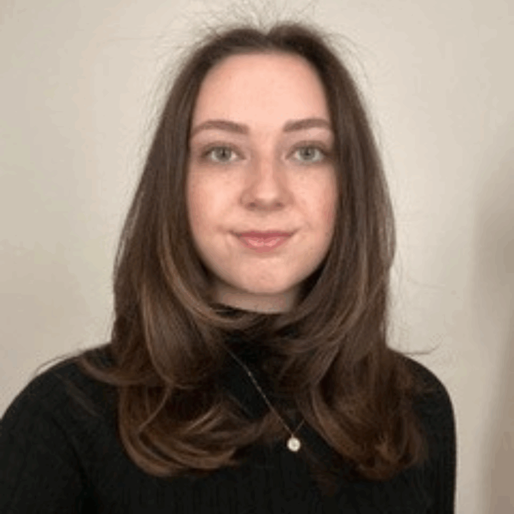 Headshot of Laura Galle.